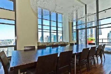 Apartment Near Rogers Centre Toronto